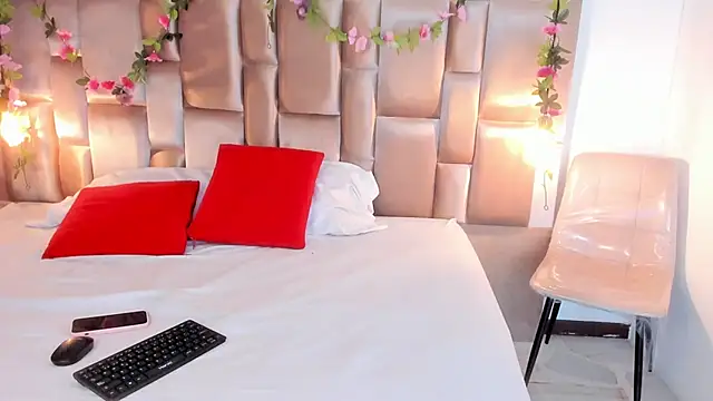 Kendramonroe online show from 10/21/25, 12:06
