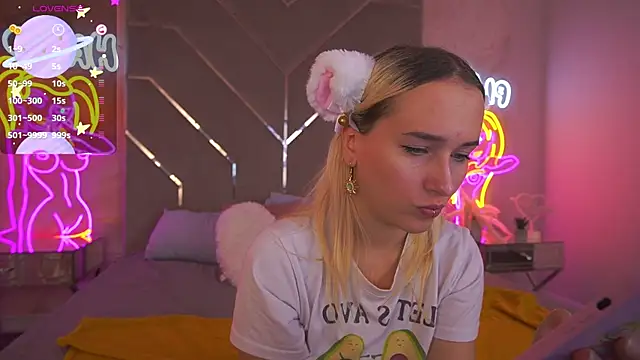 LilElfie online show from 10/04/25, 12:47