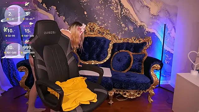 LilElfie online show from 11/19/25, 09:48