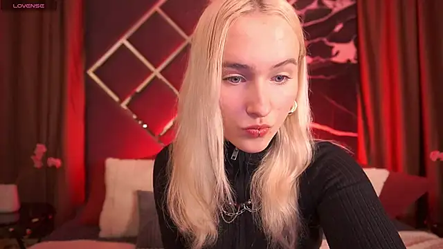 LilElfie online show from 02/16/26, 11:12