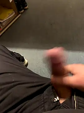 Snapshot of Chriscoki chatting on 11/01/25, 09:22 Chriscoki online show from 11/01/25, 09:22