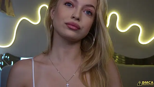 Snapshot of kellypeachcake chatting on 10/08/25, 05:05 kellypeachcake online show from 10/08/25, 05:05