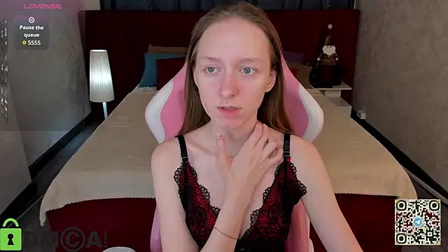 Mia E1fie online show from 12/18/25, 11:22