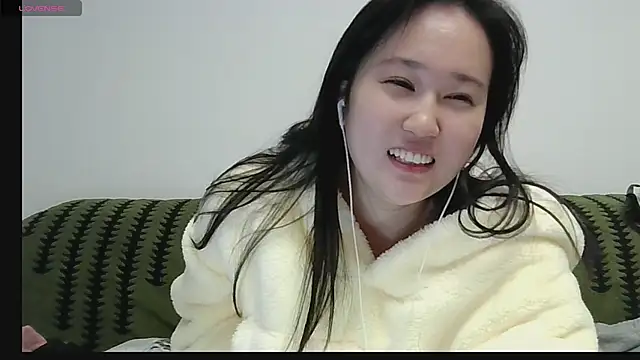 Snapshot of Belinda66 chatting on 12/13/25, 07:53 Belinda66 online show from 12/13/25, 07:53