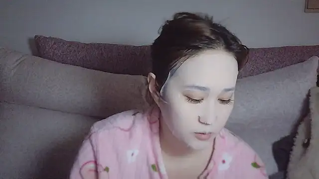 Snapshot of Belinda66 chatting on 04/04/26, 06:11 Belinda66 online show from 04/04/26, 06:11