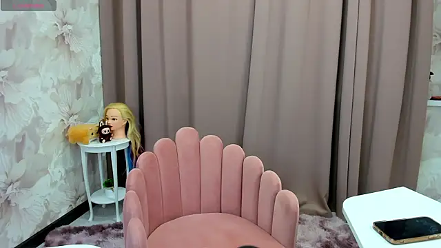 Snapshot of cute_luucy chatting on 10/14/25, 03:40 cute luucy online show from 10/14/25, 03:40