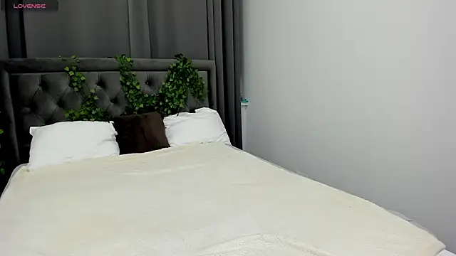 Snapshot of cute_luucy chatting on 11/24/25, 01:38 cute luucy online show from 11/24/25, 01:38