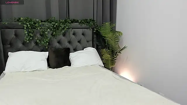 Snapshot of cute_luucy chatting on 11/25/25, 02:44 cute luucy online show from 11/25/25, 02:44