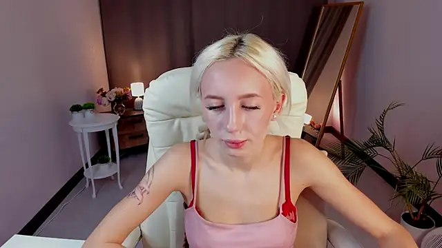 cute luucy online show from 03/17/26, 03:11
