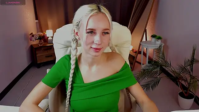 cute luucy online show from 03/18/26, 03:42