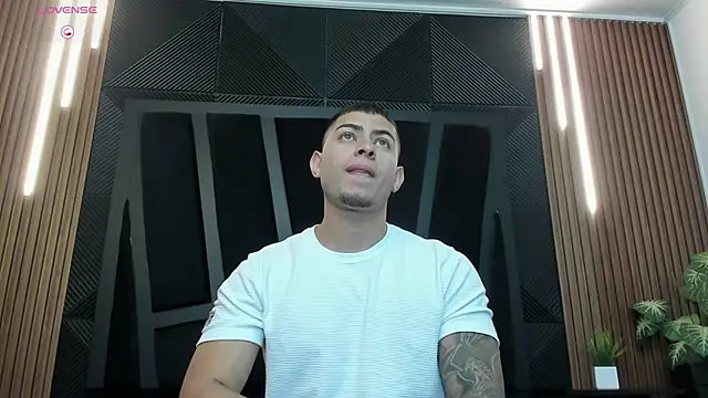 Snapshot of marco_garciia_ chatting on 09/24/25, 11:19 marco garciia  online show from 09/24/25, 11:19
