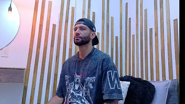 Snapshot of yorbymaxx chatting on 03/03/26, 01:50 yorbymaxx online show from 03/03/26, 01:50