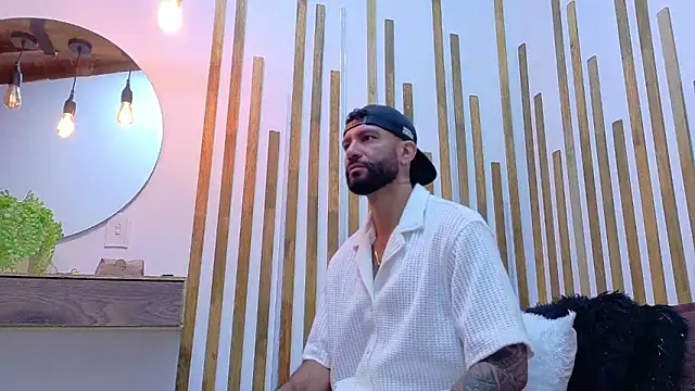 Snapshot of yorbymaxx chatting on 03/18/26, 01:47 yorbymaxx online show from 03/18/26, 01:47