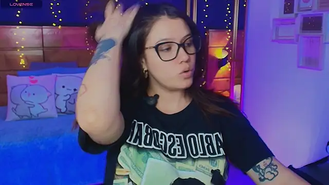 Snapshot of hanna_kimura chatting on 11/08/25, 08:29 hanna kimura online show from 11/08/25, 08:29