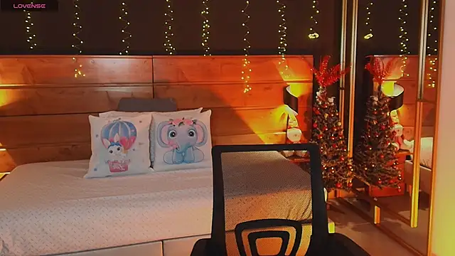 Snapshot of hanna_kimura chatting on 11/21/25, 02:43 hanna kimura online show from 11/21/25, 02:43