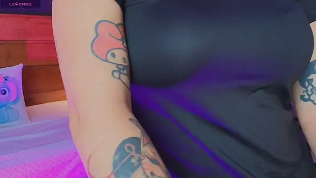 Snapshot of hanna_kimura chatting on 11/25/25, 07:36 hanna kimura online show from 11/25/25, 07:36