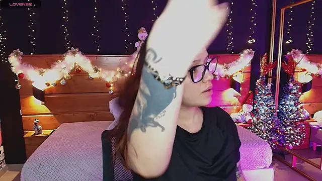 Snapshot of hanna_kimura chatting on 12/14/25, 09:30 hanna kimura online show from 12/14/25, 09:30