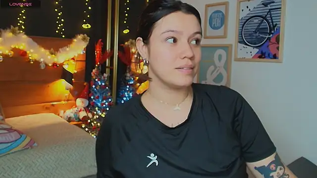 Snapshot of hanna_kimura chatting on 12/15/25, 07:29 hanna kimura online show from 12/15/25, 07:29