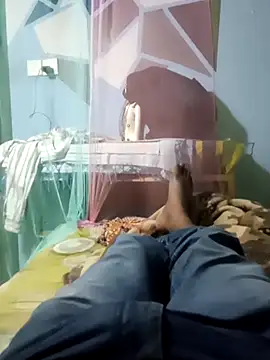 Snapshot of m11a2f3a4z5 chatting on 03/09/26, 01:04 m11a2f3a4z5 online show from 03/09/26, 01:04