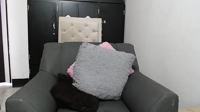 Snapshot of Taliana21 chatting on 04/20/26, 07:59 Taliana21 online show from 04/20/26, 07:59