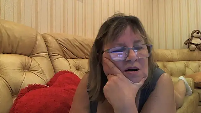 Snapshot of Simply_woman chatting on 04/08/26, 07:47 Simply woman online show from 04/08/26, 07:47