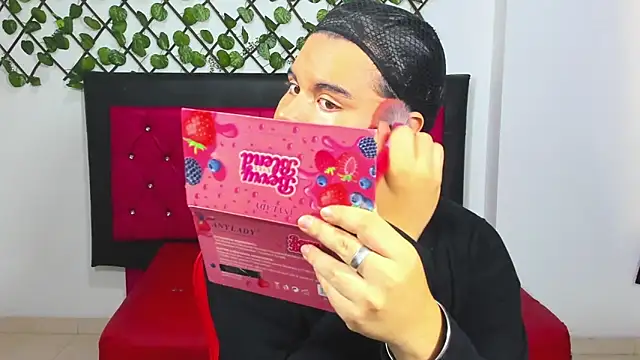 Snapshot of Lady_Evelynn chatting on 09/29/25, 07:30 Lady Evelynn online show from 09/29/25, 07:30