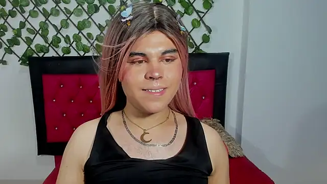 Snapshot of Lady_Evelynn chatting on 10/04/25, 07:06 Lady Evelynn online show from 10/04/25, 07:06