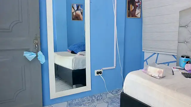 Emily J18 online show from 10/04/25, 01:31