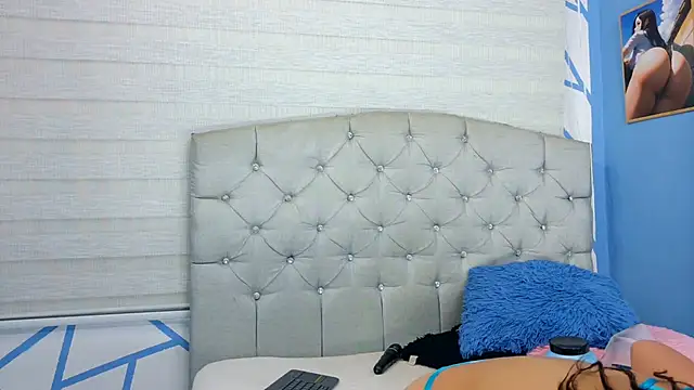 Emily J18 online show from 10/06/25, 03:09