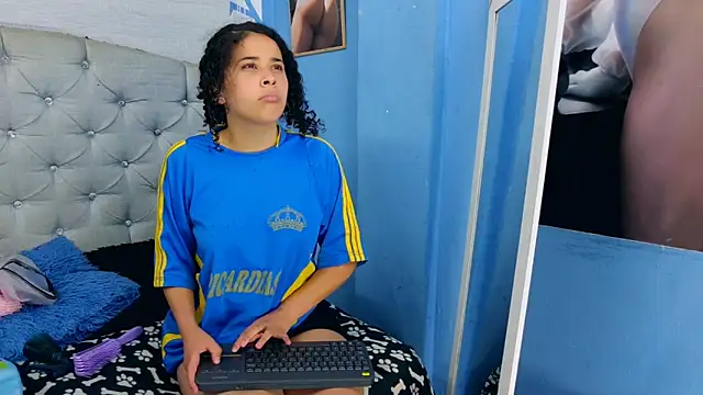 Emily J18 online show from 10/22/25, 03:12