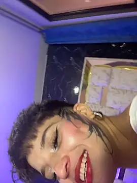 Snapshot of DayanaDG chatting on 11/14/25, 01:04 DayanaDG online show from 11/14/25, 01:04