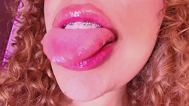 Snapshot of megansan_ chatting on 06/19/26, 10:41 megansan online show from 06/19/26, 10:41