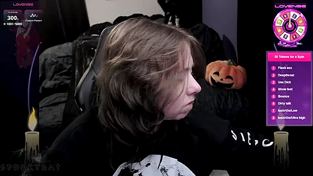 Snapshot of Spookbats chatting on 11/18/25, 08:46 Spookbats online show from 11/18/25, 08:46