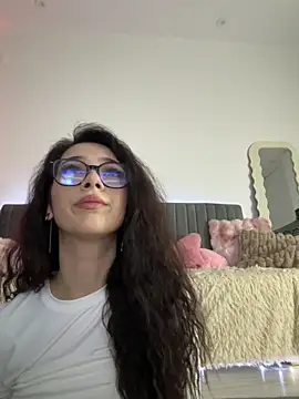 Snapshot of Sophiex_belle chatting on 04/15/26, 05:42 Sophiex belle online show from 04/15/26, 05:42