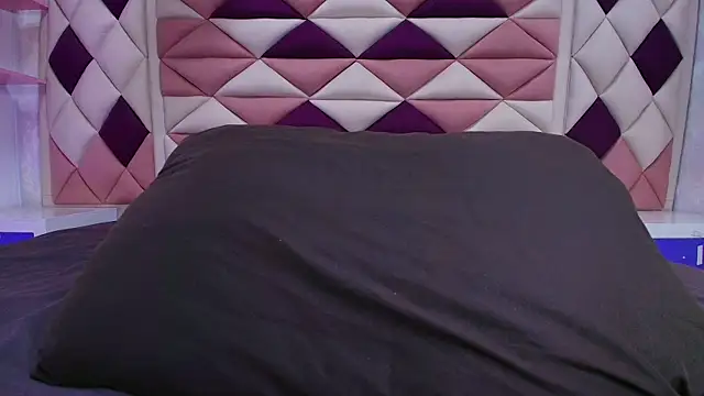 valecastro  online show from 10/08/25, 07:11