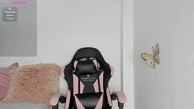 Snapshot of mari-ross chatting on 03/10/26, 01:32 mari-ross online show from 03/10/26, 01:32