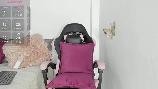 Snapshot of mari-ross chatting on 03/28/26, 02:11 mari-ross online show from 03/28/26, 02:11