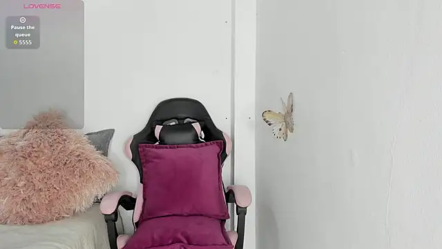 Snapshot of mari-ross chatting on 03/30/26, 02:01 mari-ross online show from 03/30/26, 02:01