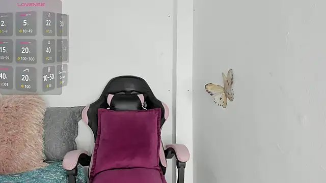 Snapshot of mari-ross chatting on 04/07/26, 02:01 mari-ross online show from 04/07/26, 02:01