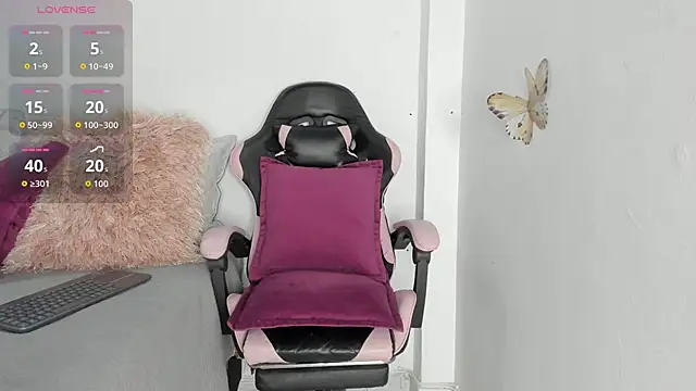 Snapshot of mari-ross chatting on 04/13/26, 02:06 mari-ross online show from 04/13/26, 02:06