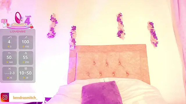 Snapshot of kendra_smiitch chatting on 10/14/25, 02:34 kendra smiitch online show from 10/14/25, 02:34