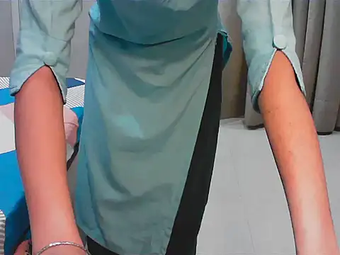 elize   online show from 09/30/25, 04:39