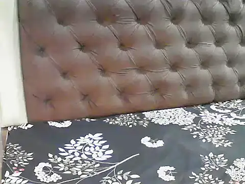 elize   online show from 10/07/25, 02:53