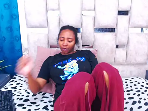 Snapshot of AmbarSmit chatting on 09/10/25, 04:01 AmbarSmit online show from 09/10/25, 04:01