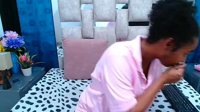 Snapshot of AmbarSmit chatting on 09/13/25, 04:23 AmbarSmit online show from 09/13/25, 04:23