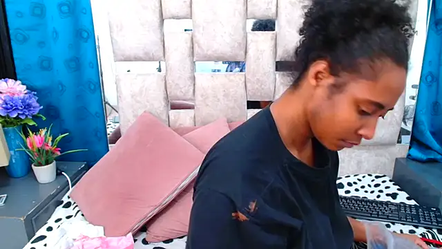 Snapshot of AmbarSmit chatting on 09/13/25, 09:36 AmbarSmit online show from 09/13/25, 09:36