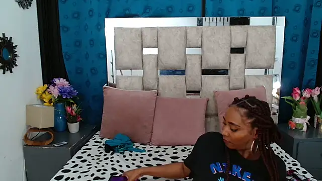 Snapshot of AmbarSmit chatting on 09/29/25, 01:11 AmbarSmit online show from 09/29/25, 01:11