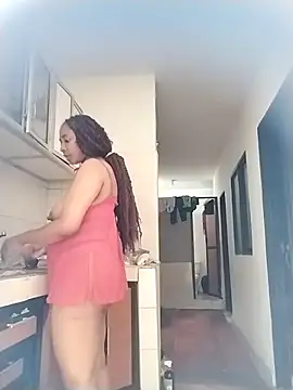 Snapshot of AmbarSmit chatting on 10/28/25, 07:05 AmbarSmit online show from 10/28/25, 07:05