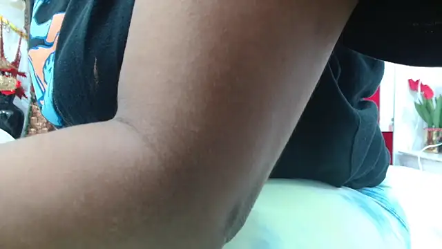 Snapshot of AmbarSmit chatting on 11/29/25, 07:50 AmbarSmit online show from 11/29/25, 07:50