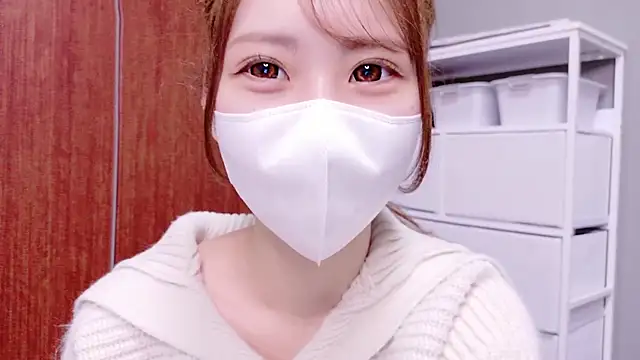 Snapshot of Ema_o0_chan chatting on 10/31/25, 11:22 Ema o0 chan online show from 10/31/25, 11:22